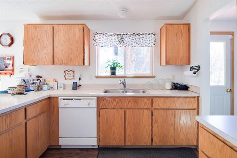 Tiny photo for 67070 Paradise Alley Aly, Bend, OR 97701 (MLS # 220215872)