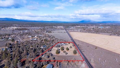 Tiny photo for 67070 Paradise Alley Aly, Bend, OR 97701 (MLS # 220215872)