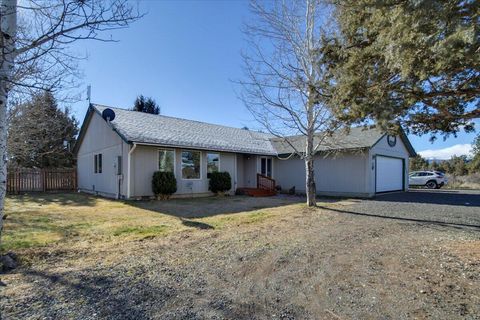 Tiny photo for 67070 Paradise Alley Aly, Bend, OR 97701 (MLS # 220215872)