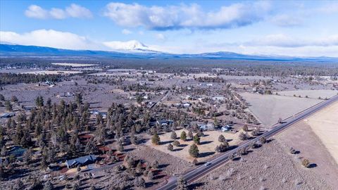 Tiny photo for 67070 Paradise Alley Aly, Bend, OR 97701 (MLS # 220215872)