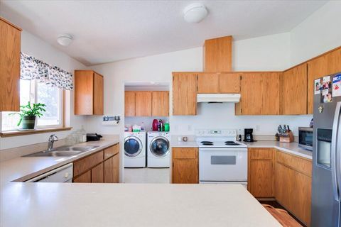 Tiny photo for 67070 Paradise Alley Aly, Bend, OR 97701 (MLS # 220215872)