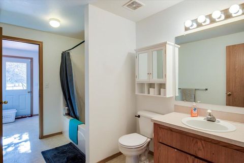 Tiny photo for 67070 Paradise Alley Aly, Bend, OR 97701 (MLS # 220215872)