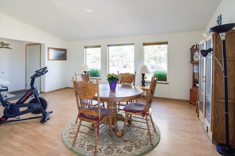 Tiny photo for 67070 Paradise Alley Aly, Bend, OR 97701 (MLS # 220215872)