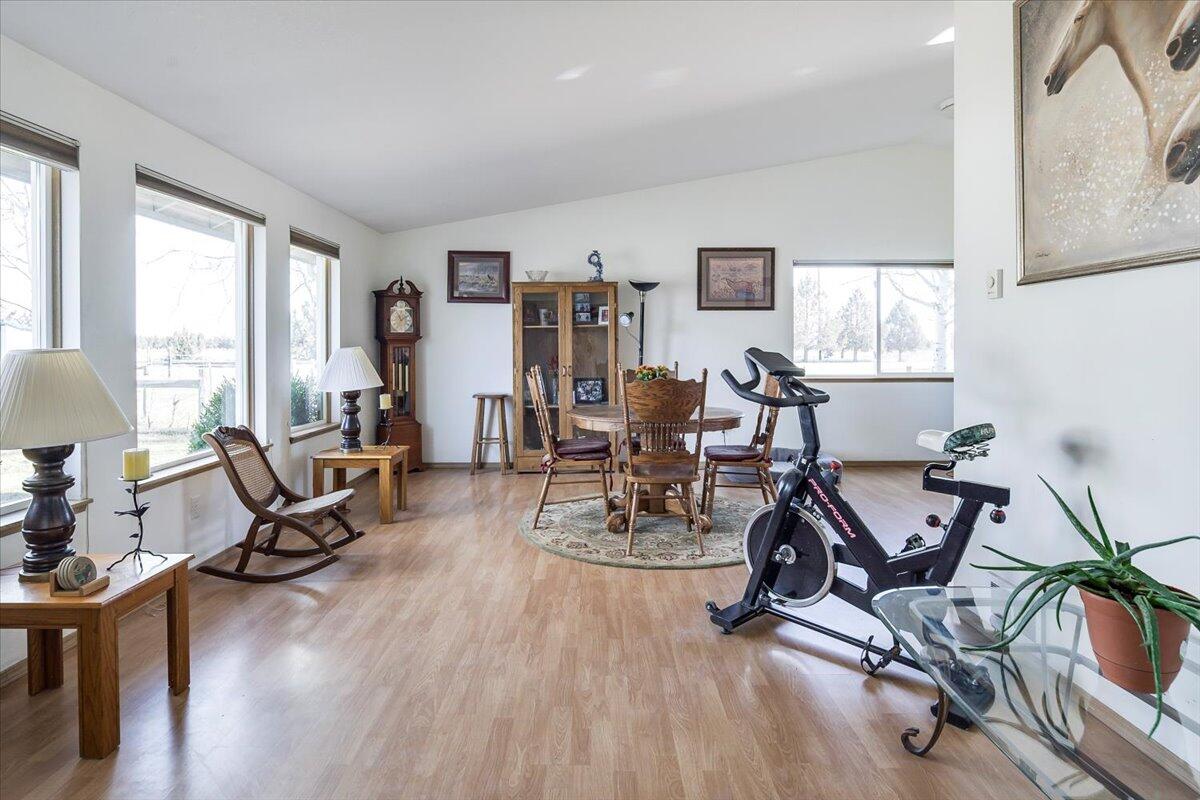 67070 Paradise Alley