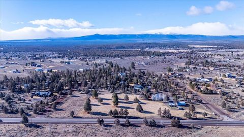 Tiny photo for 67070 Paradise Alley Aly, Bend, OR 97701 (MLS # 220215872)