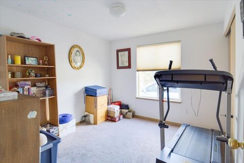 Tiny photo for 67070 Paradise Alley Aly, Bend, OR 97701 (MLS # 220215872)