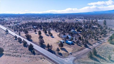 Tiny photo for 67070 Paradise Alley Aly, Bend, OR 97701 (MLS # 220215872)