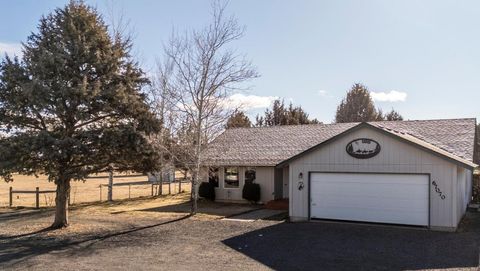 Photo of 67070 Paradise Alley Aly, Bend, OR 97701 (MLS # 220215872)