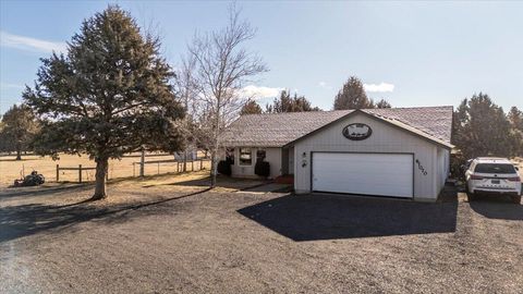 Tiny photo for 67070 Paradise Alley Aly, Bend, OR 97701 (MLS # 220215872)
