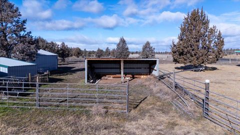 Tiny photo for 67070 Paradise Alley Aly, Bend, OR 97701 (MLS # 220215872)