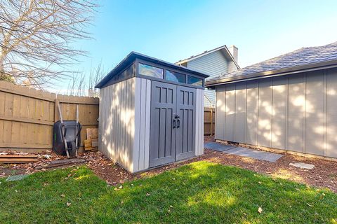 Tiny photo for 3228 Auburn Way, Medford, OR 97504 (MLS # 220212047)