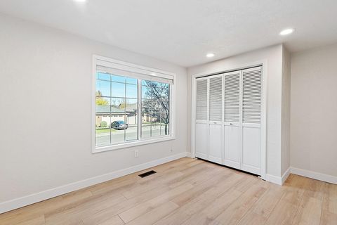 Tiny photo for 3228 Auburn Way, Medford, OR 97504 (MLS # 220212047)