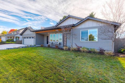 Tiny photo for 3228 Auburn Way, Medford, OR 97504 (MLS # 220212047)