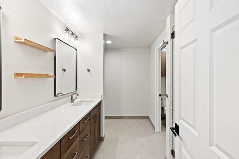 Tiny photo for 3228 Auburn Way, Medford, OR 97504 (MLS # 220212047)