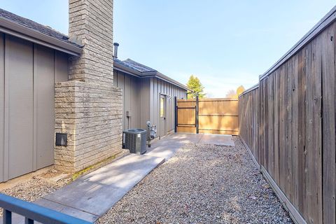 Tiny photo for 3228 Auburn Way, Medford, OR 97504 (MLS # 220212047)