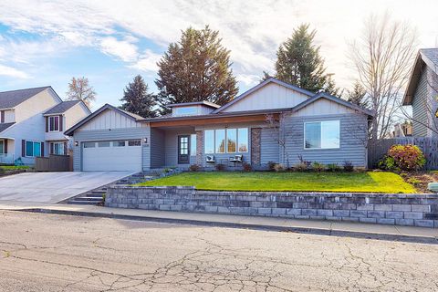 Tiny photo for 3228 Auburn Way, Medford, OR 97504 (MLS # 220212047)