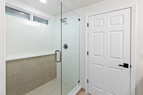 Tiny photo for 3228 Auburn Way, Medford, OR 97504 (MLS # 220212047)