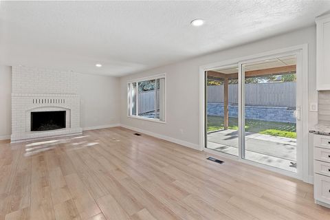 Tiny photo for 3228 Auburn Way, Medford, OR 97504 (MLS # 220212047)