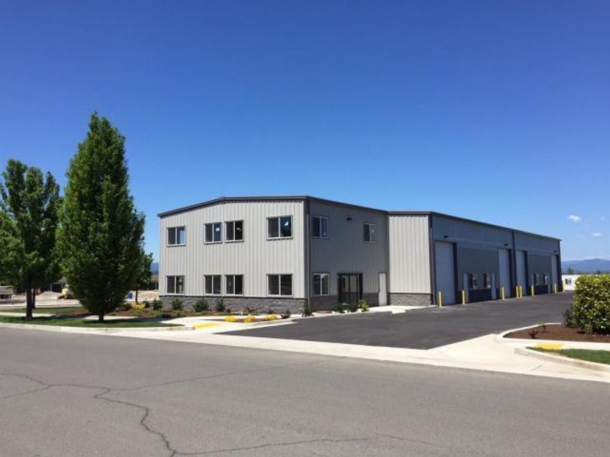 Like New High Quality Building, great curb appeal on a fully landscaped .51 acre corner lot. Features 7,200 sq.ft. (60'x120') of free span warehouse with Four, 12'x14' Roll Up Doors, 2,400 sq.ft. of office space and Two restrooms w/showers. Looking for quality single tenant, 3-5 year lease minimum. Conveniently located near major highways and I-5 freeway.