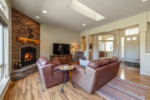 Tiny photo for 4934 Horned Lark Drive, Klamath Falls, OR 97601 (MLS # 220217813)