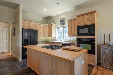 Tiny photo for 4934 Horned Lark Drive, Klamath Falls, OR 97601 (MLS # 220217813)