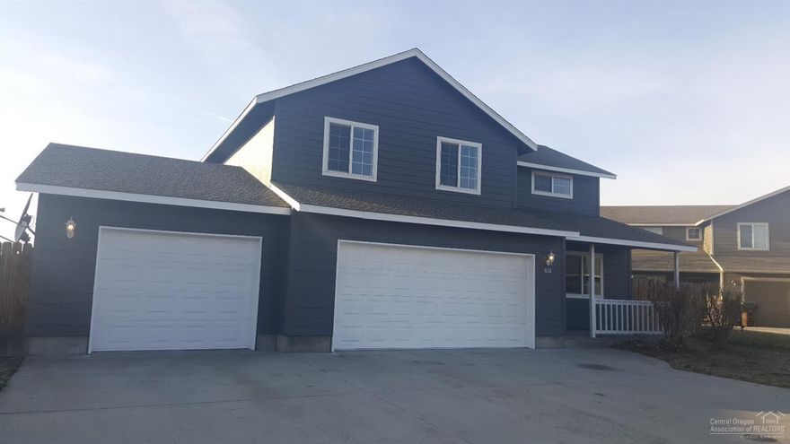 Beautifully updated home on quiet NE cul de sac in Stone Ridge subdivision. Very open floor plan featuring Pergo Outlast flooring, large kitchen, dining room with separate family room and living room. Large fenced yard with RV parking Three car garage with heated storage and plenty of parking space.