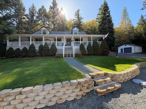 Photo of 125 Shan Creek Road, Grants Pass, OR 97527 (MLS # 220230588)