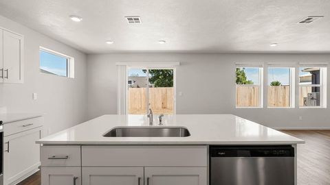 Tiny photo for 2624 Steadman Avenue, Medford, OR 97501 (MLS # 220214365)