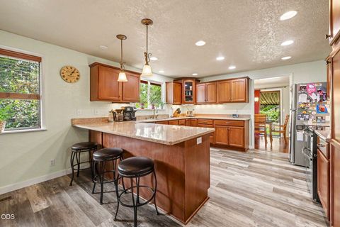 Tiny photo for 962 NE 11th Street, Grants Pass, OR 97526 (MLS # 220222594)
