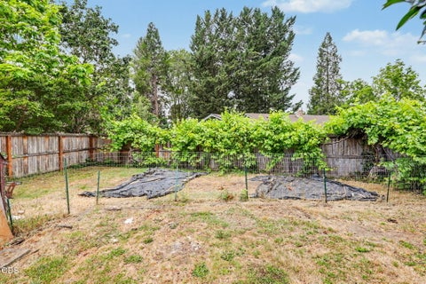 Tiny photo for 962 NE 11th Street, Grants Pass, OR 97526 (MLS # 220222594)