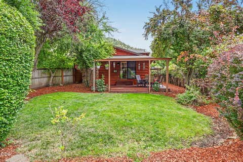 Tiny photo for 962 NE 11th Street, Grants Pass, OR 97526 (MLS # 220222594)
