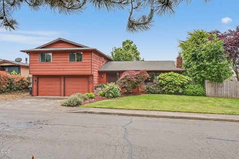 Tiny photo for 962 NE 11th Street, Grants Pass, OR 97526 (MLS # 220222594)