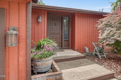 Tiny photo for 962 NE 11th Street, Grants Pass, OR 97526 (MLS # 220222594)