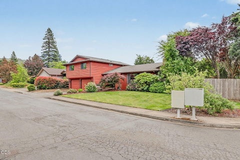 Tiny photo for 962 NE 11th Street, Grants Pass, OR 97526 (MLS # 220222594)