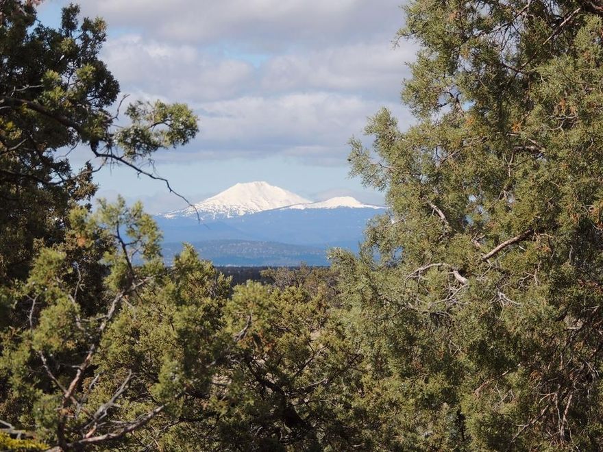 Phenomenal views and exceptional privacy on this coveted lot! Cascade Mountain Views across the 18th Fairway. Situated on a quiet cul-de-sac with expansive open common space to the east of the lot. Enjoy all the Benefits of Membership, Athletic Center with 3 Pools, Water Slide and Lazy River, Cascade Pool (Adult Only Pool), Equestrian Center, 18 Hole Award Winning Golf Course, Spa Brasada, Member Club Room, Restaurants, Hiking, Biking, Fishing, Horse Back Riding and much more!