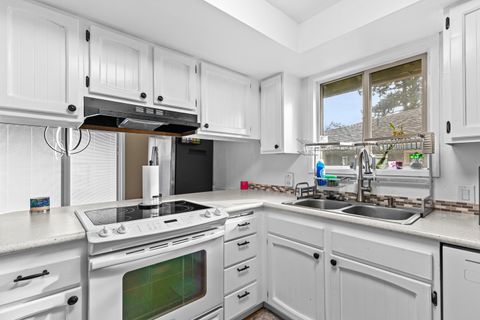 Tiny photo for 317 Highland Drive, Medford, OR 97504 (MLS # 220212491)