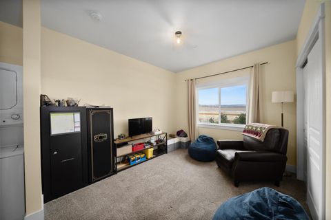 Tiny photo for 8933 NW Elizabeth Way, Prineville, OR 97754 (MLS # 220215726)