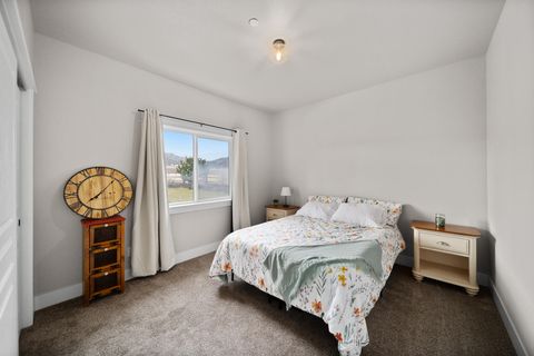 Tiny photo for 8933 NW Elizabeth Way, Prineville, OR 97754 (MLS # 220215726)