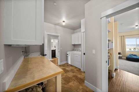 Tiny photo for 8933 NW Elizabeth Way, Prineville, OR 97754 (MLS # 220215726)