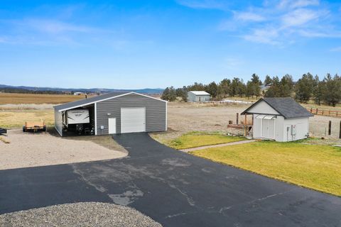 Tiny photo for 8933 NW Elizabeth Way, Prineville, OR 97754 (MLS # 220215726)