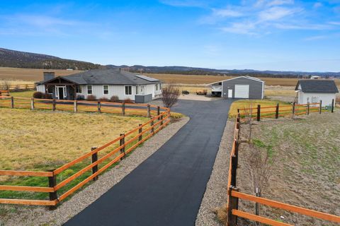 Tiny photo for 8933 NW Elizabeth Way, Prineville, OR 97754 (MLS # 220215726)