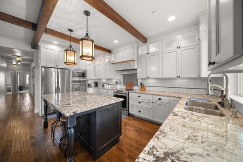 Tiny photo for 8933 NW Elizabeth Way, Prineville, OR 97754 (MLS # 220215726)