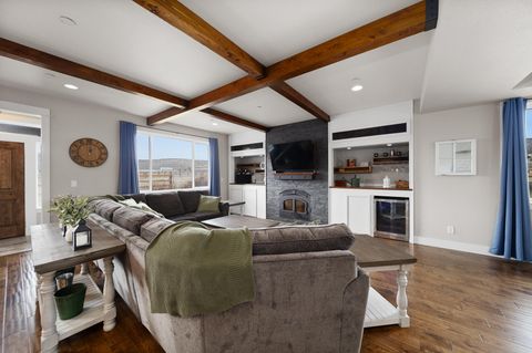 Tiny photo for 8933 NW Elizabeth Way, Prineville, OR 97754 (MLS # 220215726)