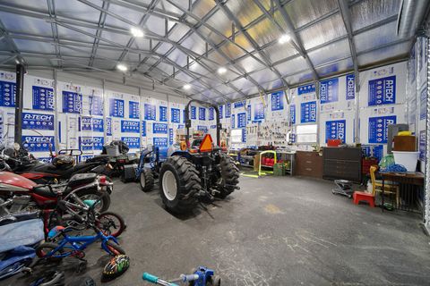 Tiny photo for 8933 NW Elizabeth Way, Prineville, OR 97754 (MLS # 220215726)