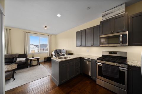 Tiny photo for 8933 NW Elizabeth Way, Prineville, OR 97754 (MLS # 220215726)