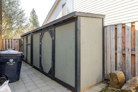 Tiny photo for 61059 Snowberry Place, Bend, OR 97702 (MLS # 220216936)