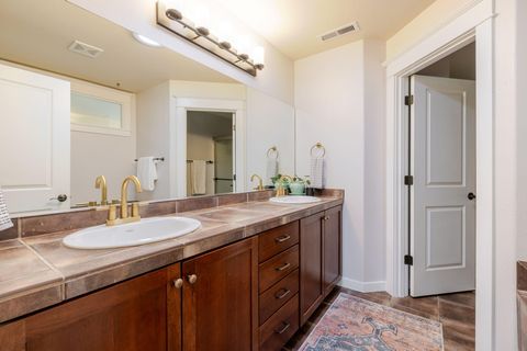 Tiny photo for 61059 Snowberry Place, Bend, OR 97702 (MLS # 220216936)