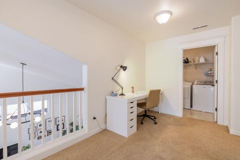 Tiny photo for 61059 Snowberry Place, Bend, OR 97702 (MLS # 220216936)