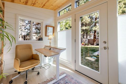 Tiny photo for 61059 Snowberry Place, Bend, OR 97702 (MLS # 220216936)