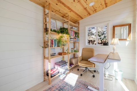 Tiny photo for 61059 Snowberry Place, Bend, OR 97702 (MLS # 220216936)